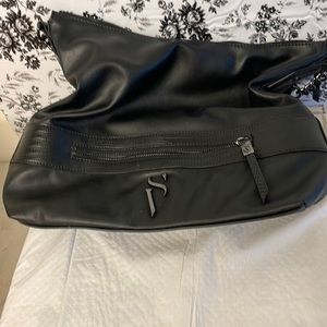 Simply Vera black pocketbook